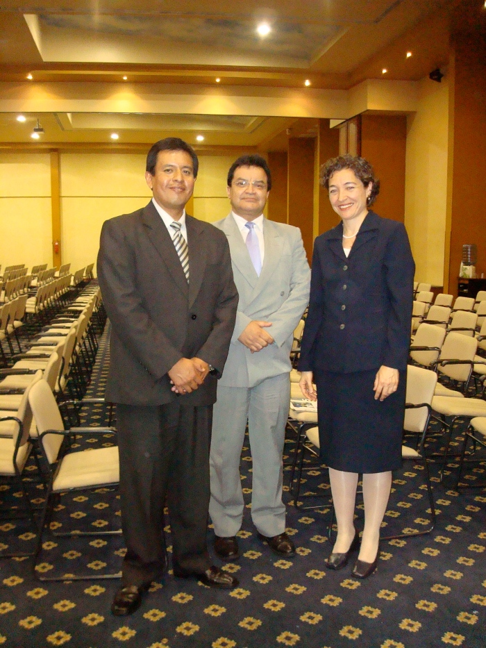 (i-d) Abel Suing, Rubén Darío Buitrón, del Diario El Comercio de Ecuador; y Luján González. 