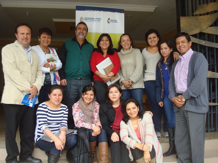 Efendy Maldonado junto a docentes de comunicación social de las universidades de Loja – Ecuador
